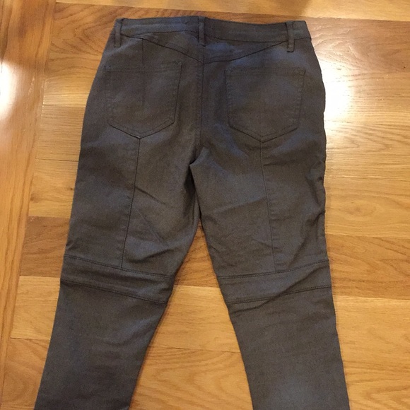 Forever 21 army green pants worn once! - Picture 4 of 4